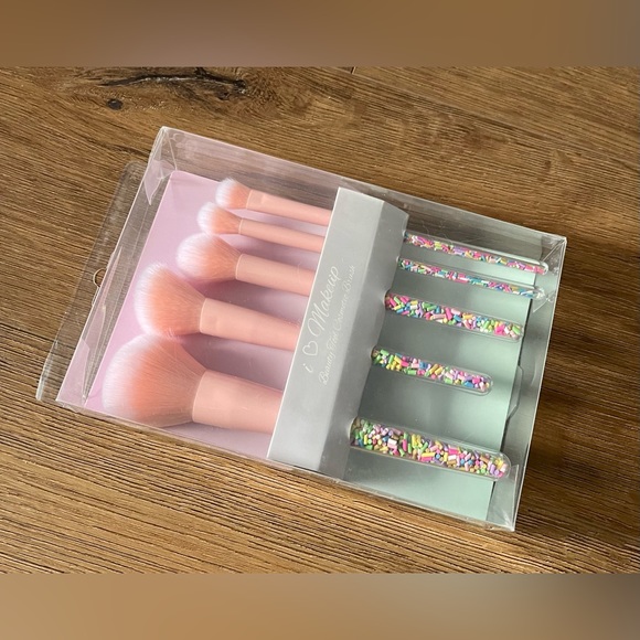 BRAND NEW Pink, Sprinkles Make Up Brushes Set - Picture 8 of 9